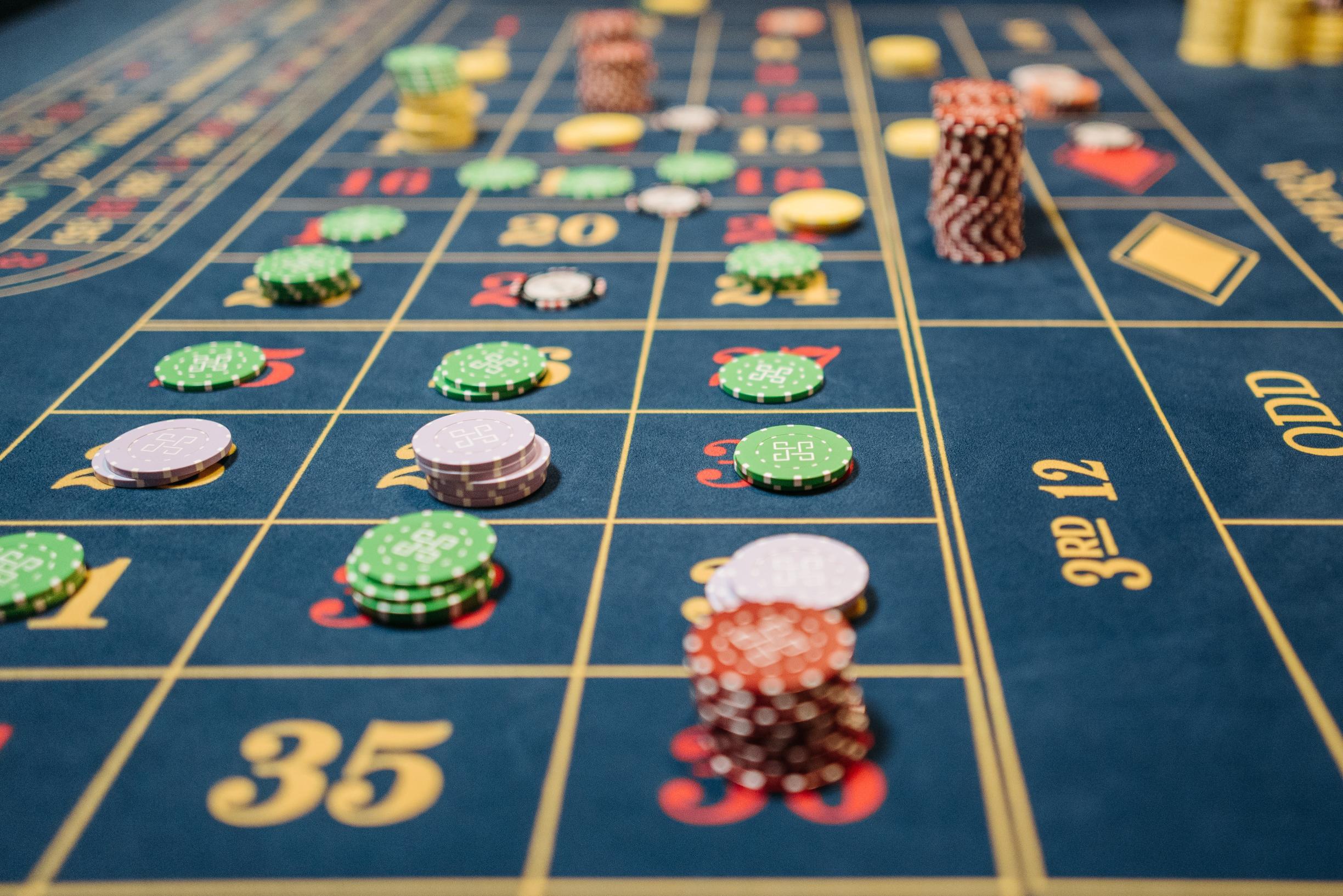 Casino Slots vs Table Games: Which Should You Play?